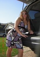 Толстая баба обрадовалась подаркам бойфренда и разделась 3 фото Толстая баба обрадовалась подаркам бойфренда и разделась 3 фото