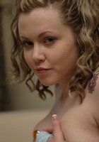 Невеста в своей квартире выставила напоказ татуировки 6 фото Невеста в своей квартире выставила напоказ татуировки 6 фото