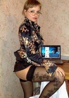 Домохозяйка примеряет сексуальный костюм, подаренный мужем 25 фото Домохозяйка примеряет сексуальный костюм, подаренный мужем 25 фото