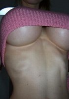 Девки пытаются соблазнить своими большими дойками 5 фото