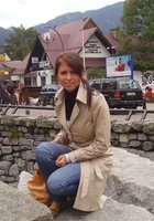 Во время прогулки на природе девушка нашла член для минета 16 фото