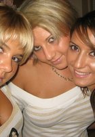 Смазливые подруги отдыхают на пляже в трусиках 3 фото Смазливые подруги отдыхают на пляже в трусиках 3 фото