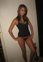 Смазливые подруги отдыхают на пляже в трусиках 4 фото Смазливые подруги отдыхают на пляже в трусиках 4 фото