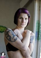 Чертовка с татуировками показывает свои прелести 23 фото Чертовка с татуировками показывает свои прелести 23 фото