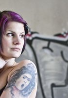 Чертовка с татуировками показывает свои прелести 27 фото Чертовка с татуировками показывает свои прелести 27 фото