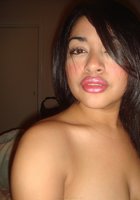 Азиатка обнажила дойки для селфи 2 фото Азиатка обнажила дойки для селфи 2 фото