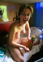 Русская телка с короткой стрижкой едет в купе голая после сессии 13 фото Русская телка с короткой стрижкой едет в купе голая после сессии 13 фото