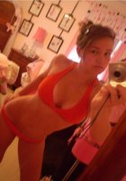 Молоденькие девушки в трусиках делают селфи 8 фото