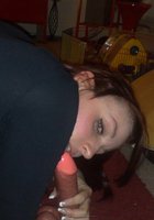 Шатенка сравнивает дилдо и настоящий член 7 фото Шатенка сравнивает дилдо и настоящий член 7 фото