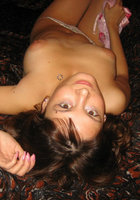 Девушка позирует перед молодым человеком в трусиках 2 фото Девушка позирует перед молодым человеком в трусиках 2 фото