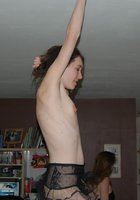 Подружки лесбиянки лижутся между собой и сосут член 1 фото Подружки лесбиянки лижутся между собой и сосут член 1 фото