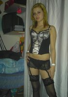 Блондинка развлекается с фалоимитатором 30 фото Блондинка развлекается с фалоимитатором 30 фото