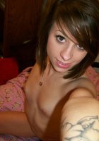 Студентка показала киску, лежа на кровати 9 фото Студентка показала киску, лежа на кровати 9 фото