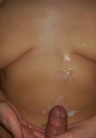 Молодой человек трахает жену между сисек 7 фото Молодой человек трахает жену между сисек 7 фото