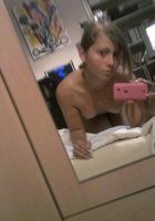 Цыпочка резвится у себя в комнате 7 фото Цыпочка резвится у себя в комнате 7 фото