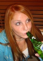 Скромная девушка отдыхает на вечеринке 3 фото Скромная девушка отдыхает на вечеринке 3 фото