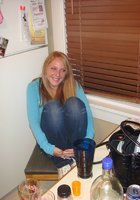 Скромная девушка отдыхает на вечеринке 2 фото Скромная девушка отдыхает на вечеринке 2 фото