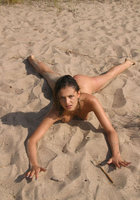 Голая русалка отдыхает на пляже 15 фото Голая русалка отдыхает на пляже 15 фото