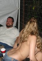 Пышная дамочка развлекается в шумной компании 29 фото Пышная дамочка развлекается в шумной компании 29 фото