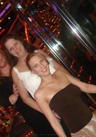 Пышная дамочка развлекается в шумной компании 21 фото Пышная дамочка развлекается в шумной компании 21 фото