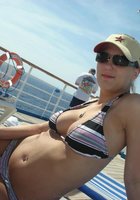 Пышная дамочка развлекается в шумной компании 40 фото Пышная дамочка развлекается в шумной компании 40 фото