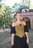 Пышная дамочка развлекается в шумной компании 18 фото Пышная дамочка развлекается в шумной компании 18 фото