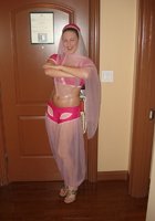 Пышная дамочка развлекается в шумной компании 23 фото Пышная дамочка развлекается в шумной компании 23 фото