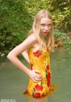 Не земной красоты блондинка купается голой в водоеме 11 фото Не земной красоты блондинка купается голой в водоеме 11 фото