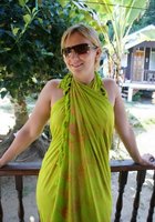 Барышня с волосатой киской лежит на кровати без трусов и лифчика 1 фото Барышня с волосатой киской лежит на кровати без трусов и лифчика 1 фото