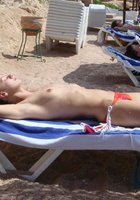 Волнительный поход на пляж молодой шатенки 3 фото Волнительный поход на пляж молодой шатенки 3 фото