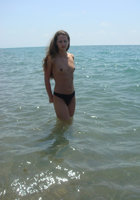 Волнительный поход на пляж молодой шатенки 7 фото Волнительный поход на пляж молодой шатенки 7 фото