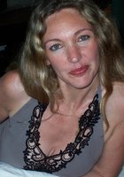 Белобрысая мамка с обвисшей грудью загорает без трусов 4 фото Белобрысая мамка с обвисшей грудью загорает без трусов 4 фото