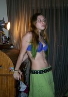 Кокетка мастурбирует в ванной и переодевается 3 фото Кокетка мастурбирует в ванной и переодевается 3 фото