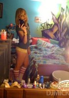 Девки в нижнем белье позируют перед зеркалом 8 фото