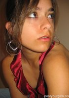 Студентка без трусиков приподнимает майку 2 фото Студентка без трусиков приподнимает майку 2 фото