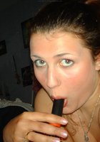 Женщина засунула розу между голых яголиц и в вагину 7 фото Женщина засунула розу между голых яголиц и в вагину 7 фото