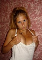 Худая шатенка смотрится в зеркало 9 фото Худая шатенка смотрится в зеркало 9 фото