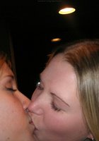 Лесбиянка весело проводят время дома и с подругами 5 фото Лесбиянка весело проводят время дома и с подругами 5 фото