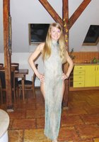 Длинноволосая блондинка выставила на показ маленькие сиськи и пилотку 3 фото Длинноволосая блондинка выставила на показ маленькие сиськи и пилотку 3 фото