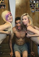 Компания студенток устроила в общежитии групповой секс 3 фото Компания студенток устроила в общежитии групповой секс 3 фото