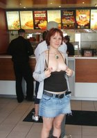 Рыжая неформалка ловит машину на трассе без нижнего белья 21 фото Рыжая неформалка ловит машину на трассе без нижнего белья 21 фото