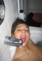 Брюнетка пошло позирует перед бойфрендом и принимает ванну 13 фото Брюнетка пошло позирует перед бойфрендом и принимает ванну 13 фото