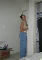 Брюнетка пошло позирует перед бойфрендом и принимает ванну 3 фото Брюнетка пошло позирует перед бойфрендом и принимает ванну 3 фото