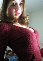 Юная девушка с уже созревшими прелестями без стеснения обнажается 2 фото Юная девушка с уже созревшими прелестями без стеснения обнажается 2 фото