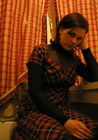 Женщина позирует дома полуголая перед своим мужем 13 фото