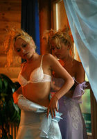 Белокурые лесбочки с набухшими сосками обнимаются голышом 3 фото Белокурые лесбочки с набухшими сосками обнимаются голышом 3 фото