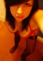 Брюнетка с модной стрижкой делает селфи 18 фото Брюнетка с модной стрижкой делает селфи 18 фото