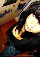 Брюнетка с модной стрижкой делает селфи 19 фото Брюнетка с модной стрижкой делает селфи 19 фото