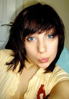 Брюнетка с модной стрижкой делает селфи 29 фото Брюнетка с модной стрижкой делает селфи 29 фото