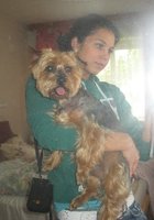 Дама после шалостей стоит в красном платье, собрав волосы 2 фото Дама после шалостей стоит в красном платье, собрав волосы 2 фото